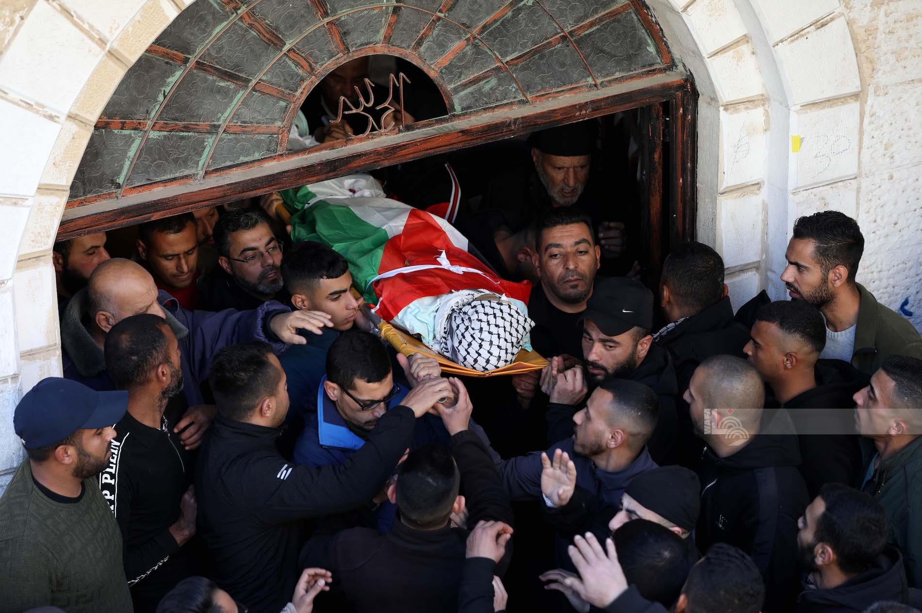 تشييع جثمان الشهيد الطفل محمود العايدي لمثواه الأخير في مخيم الفارعة قرب طوباس (تصوير: أيمن النوباني/وفا)